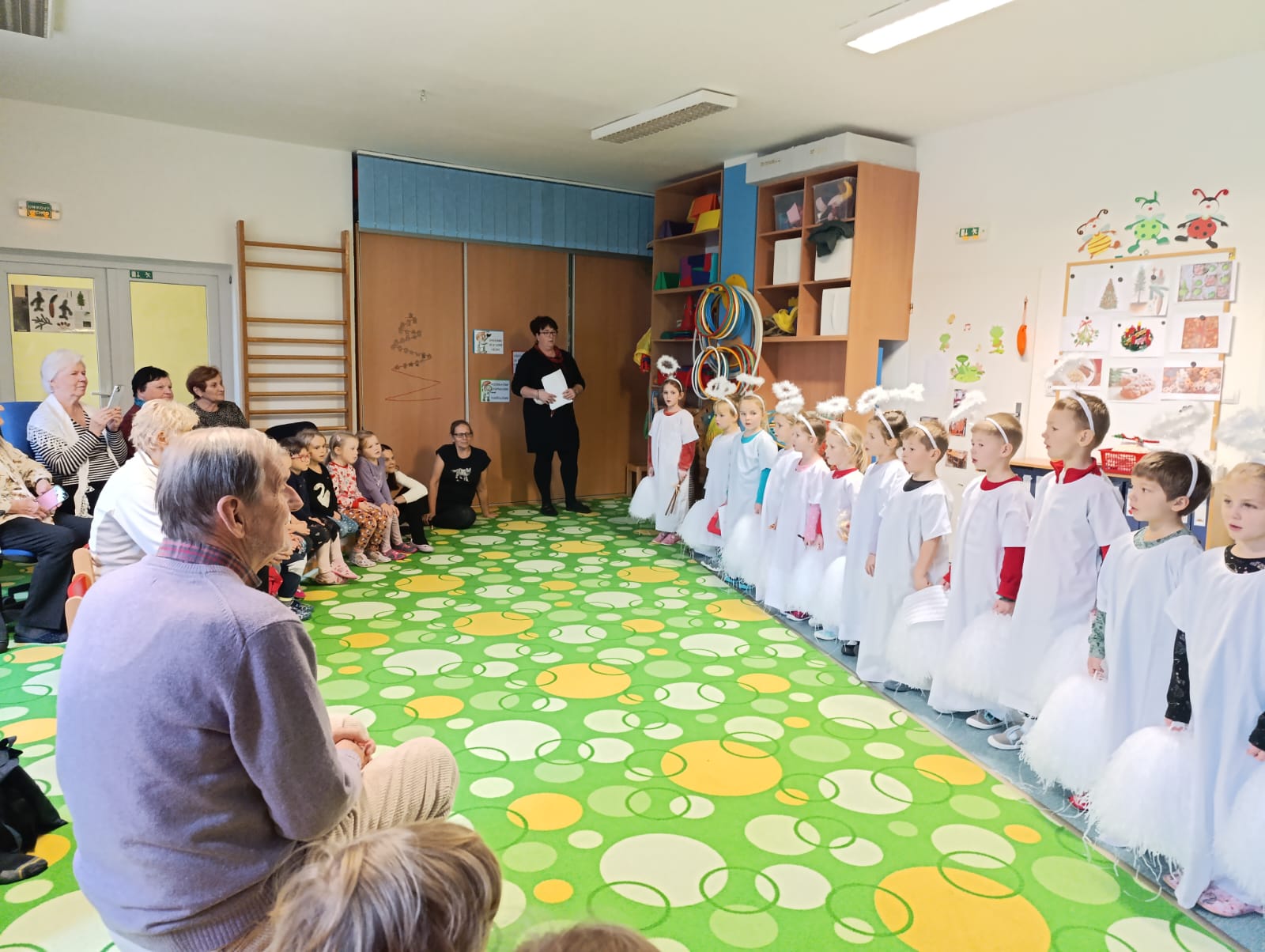 2024-12-16- Předvánoční návštěva babiček a dědečků-4.jpg